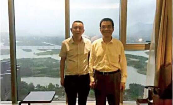 2016 年，胡振华邀请林毅夫出席日本a片
商学院承办的中华发展经济学年会并发表主旨演讲.jpg